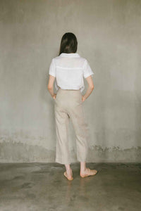 High-waisted, straight cut linen pants in natural color