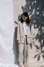 Load image into Gallery viewer, Linen blazer in natural color
