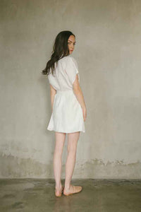 Wrap dress with V-neckline from 100% linen in white. Lined with responsibly harvested rayon