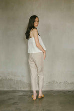 Load image into Gallery viewer, Linen relaxed fit tanktop in white
